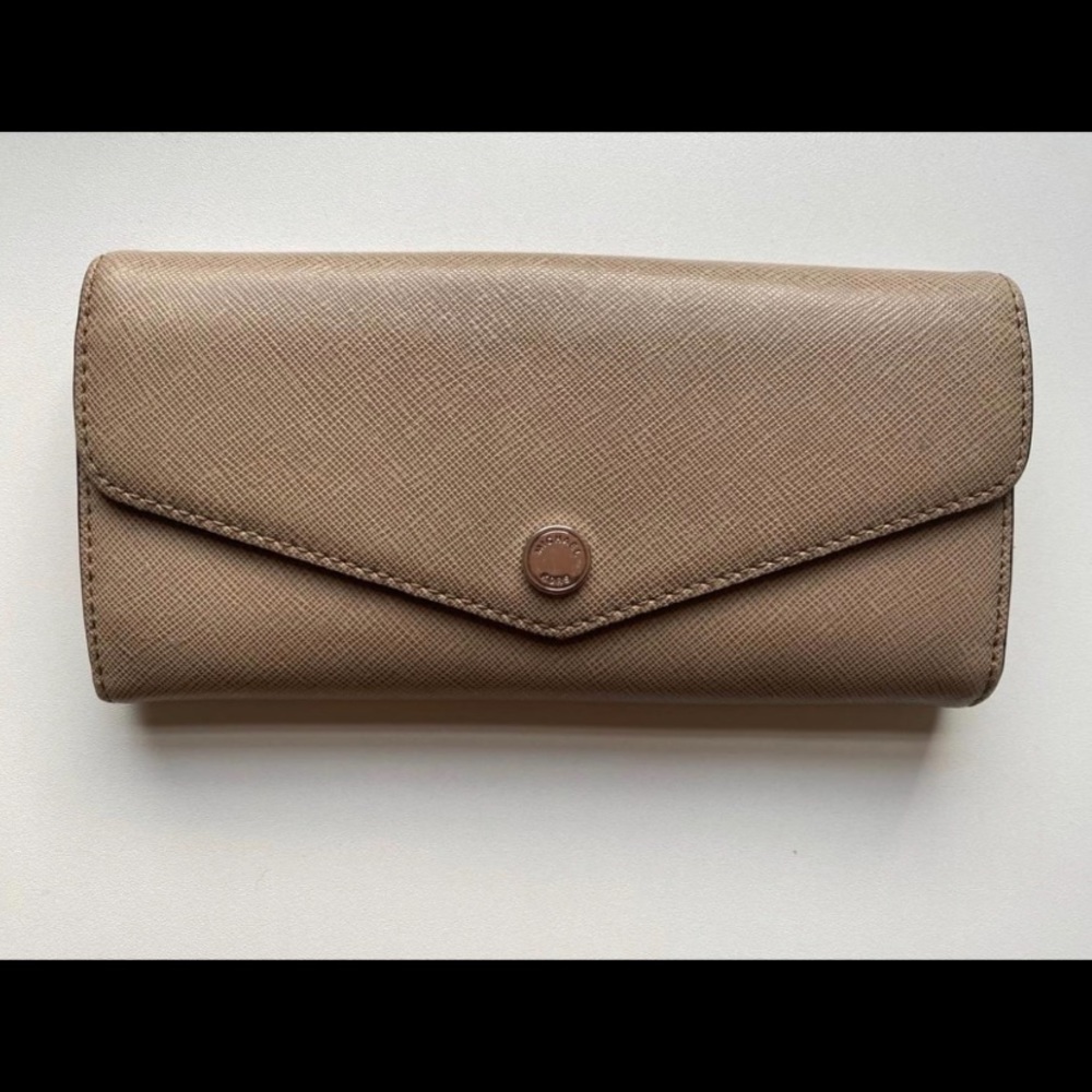 Nude Michael Kors Wallet